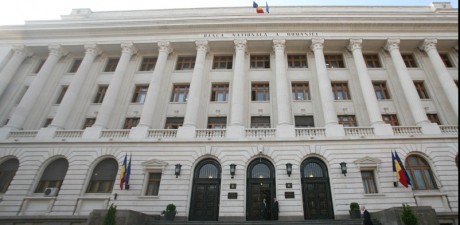 Prin tăierea salariilor la BNR statul a pierdut echivalentul a mii de pensii şi a încasat zero lei