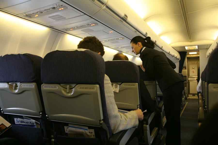 O aeronavă a aterizat la Constanţa după ce unui pasager i s-a făcut rău