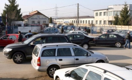 Studiu: Românii sunt mai mulţumiţi de maşinile second hand decât de cele noi