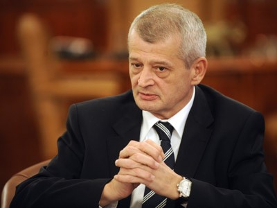 Sorin Oprescu: În Bucureşti se circulă în condiţii de iarnă