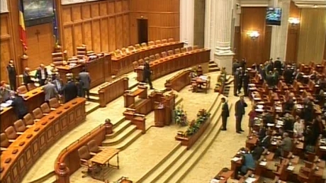 Legea bugetului pe 2011 ajunge luni în Parlament