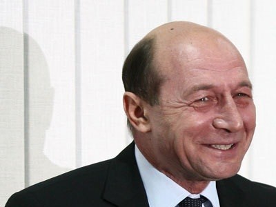 Băsescu: Guvernul ar cam trebui să dispară din CES