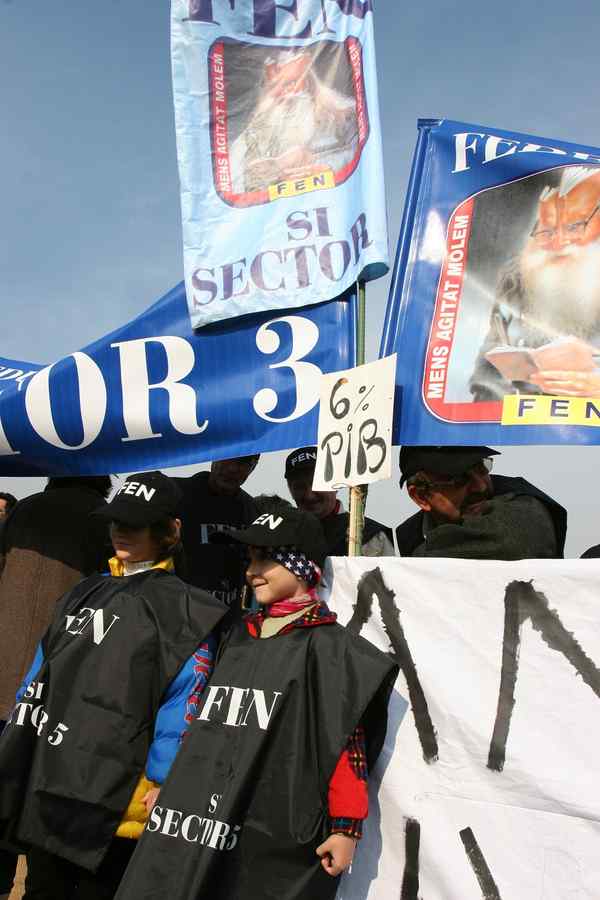 FEN ameninţă cu grevă fiscală la începutul anului 2011