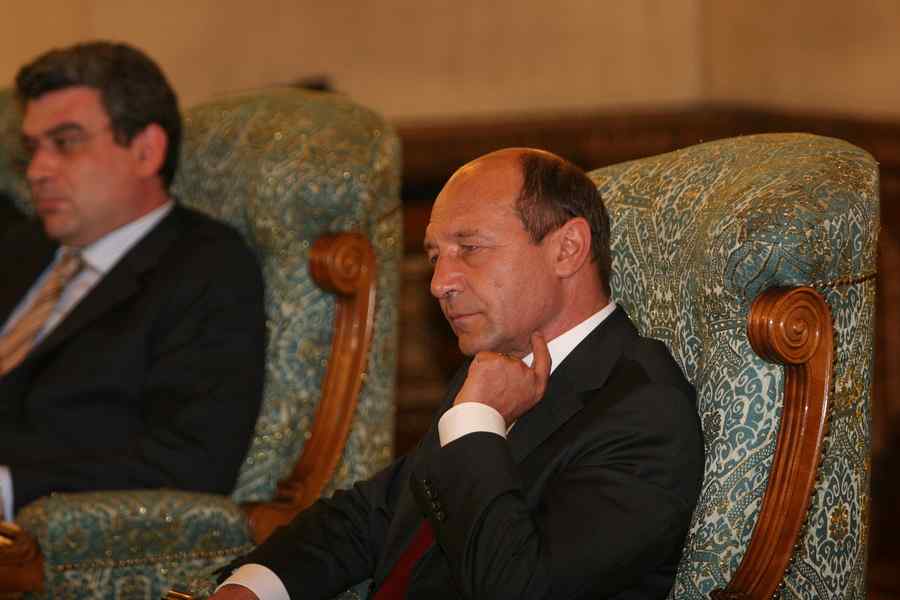 Băsescu şi miniştrii au stabilit o strategie pentru Schengen