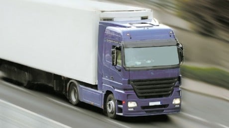 Guvernul dublează taxa pe TIR
