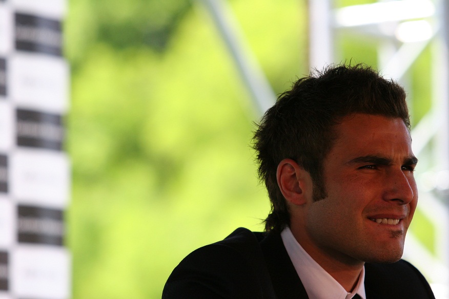 Cele mai tari bancuri făcute de englezi după transferul lui Mutu la Cesena