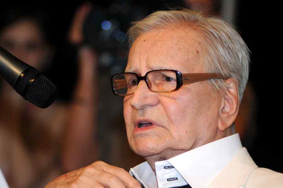 Într-o lume fără modele avem fericirea că există Radu Beligan