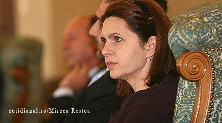 Adriana Săftoiu: Boc se evaluează în funcţie de Băsescu