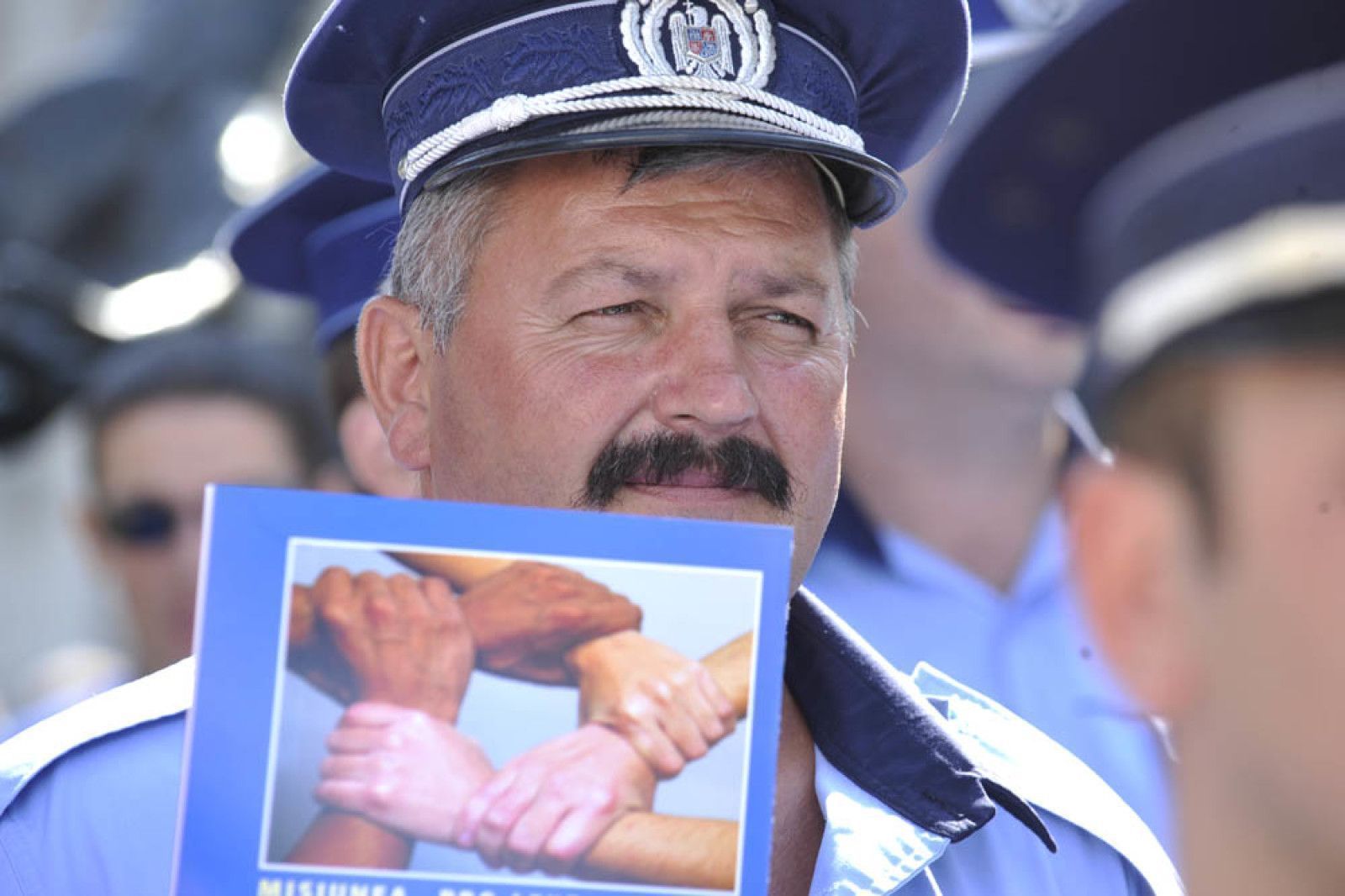 Moș Crăciun din banii candidaților