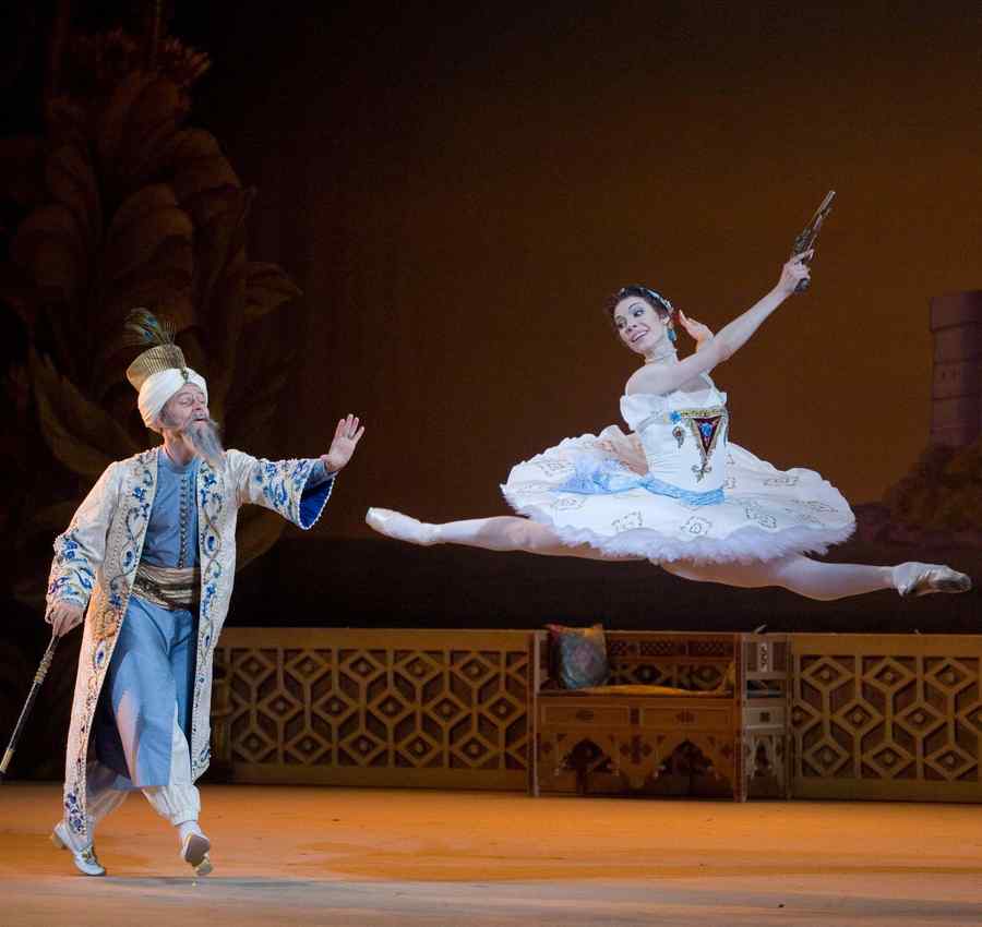 Invitaţii tentante la Opera Naţională