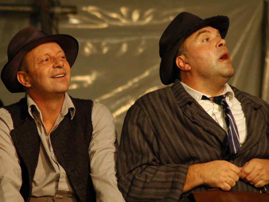 Festivaluri şi concursuri internaţionale, premiere, spectacole incitante