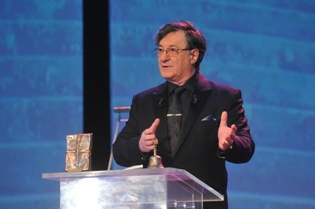 Premii şi recompense pentru lumea teatrală