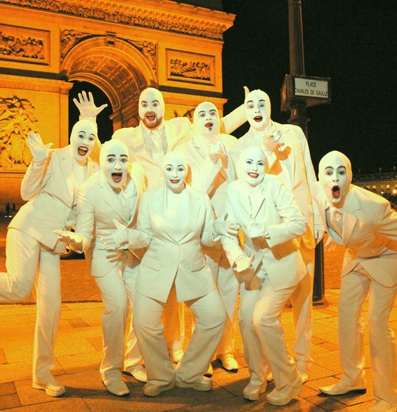 „Voca People” va concerta la Bucureşti