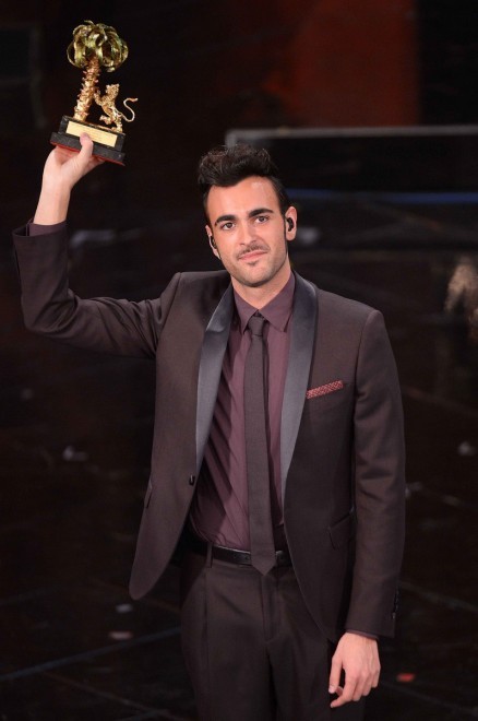 Marco Mengoni câştigă trofeul Festivalului de Muzică de la Sanremo