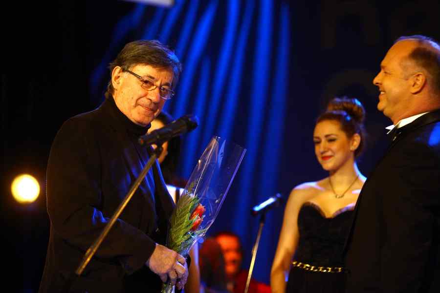 Trofee încărcate de bucurie pentru oamenii de cultură