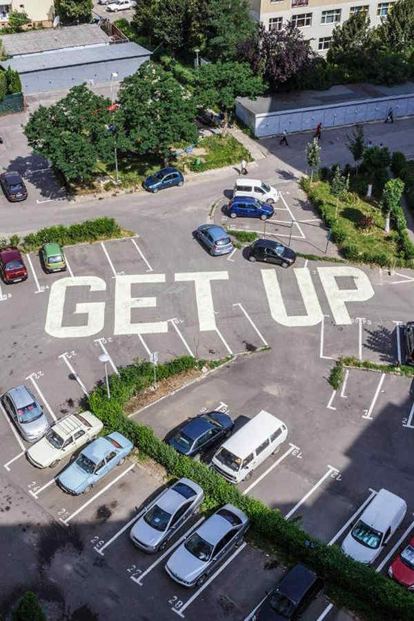 „GET UP”, mesajul artiştilor francezi pentru clujeni