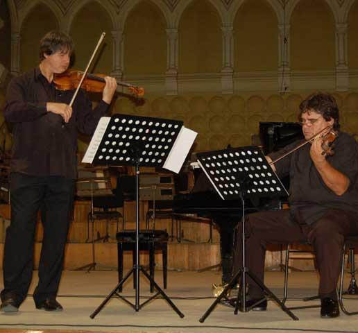 Stradivarius versus Guarneri