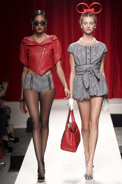 Un strălucitor show de modă, Moschino