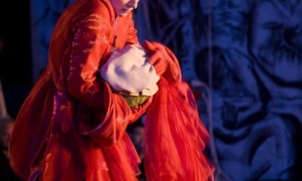 1393601075Revine-Faust-cu-Ofelia-Popii-in-rolul-titular