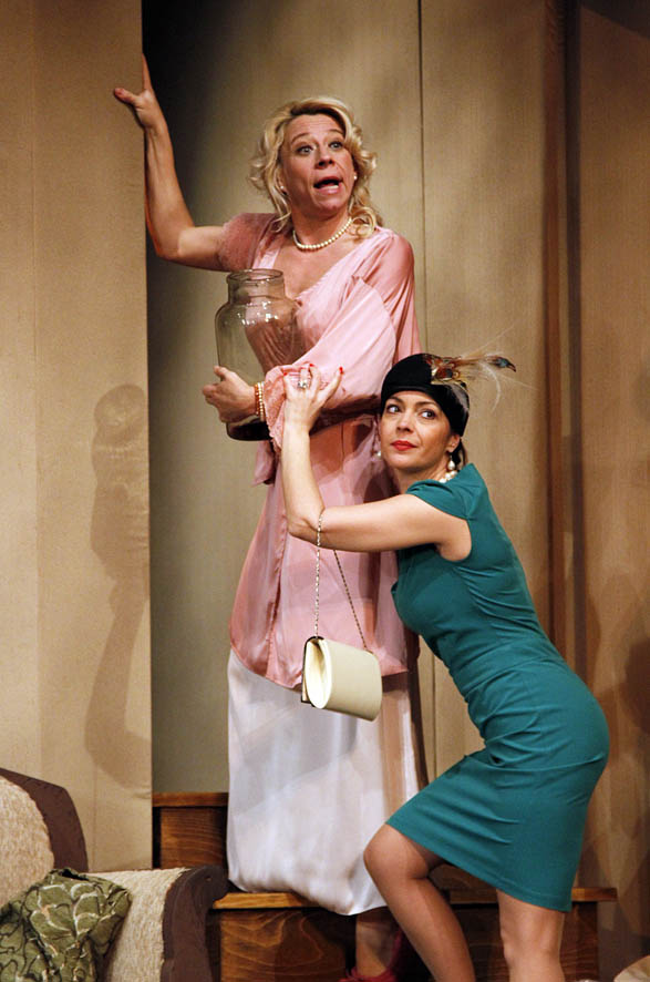 Petreceţi-vă weekendul la teatru!