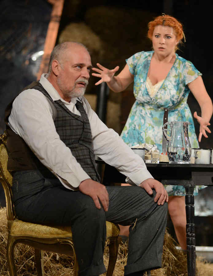 Început de florar, cu spectacole incitante