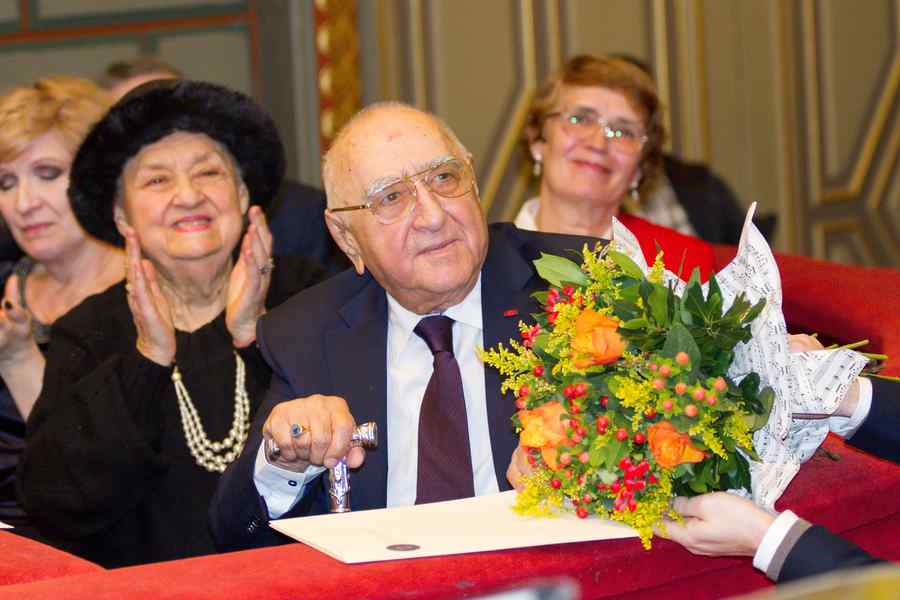 A murit Dinu Săraru