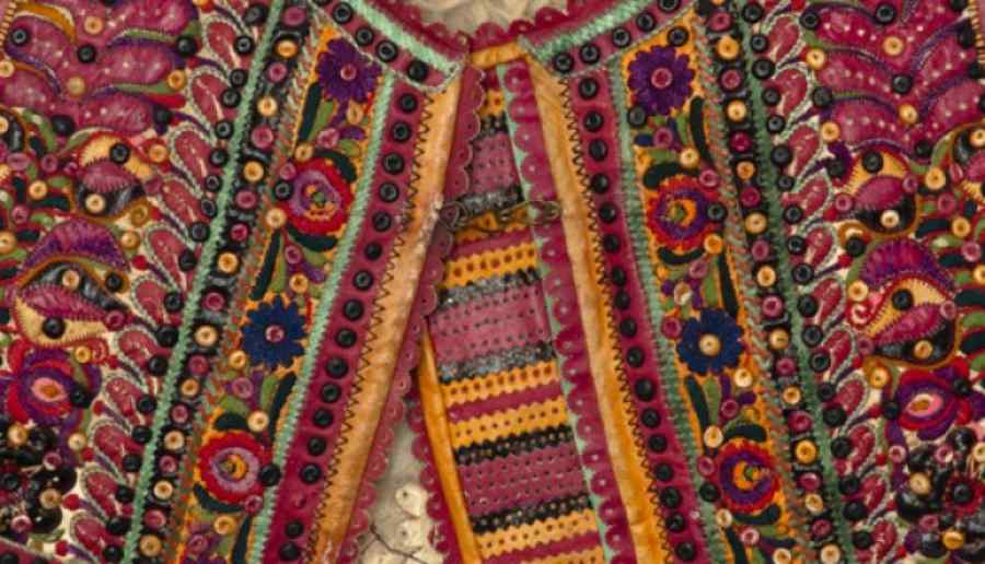 Mâine se deschide la Muzeul Horniman din Londra expoziţia „Revisiting Romania: Dress and Identity”, un proiect de amploare