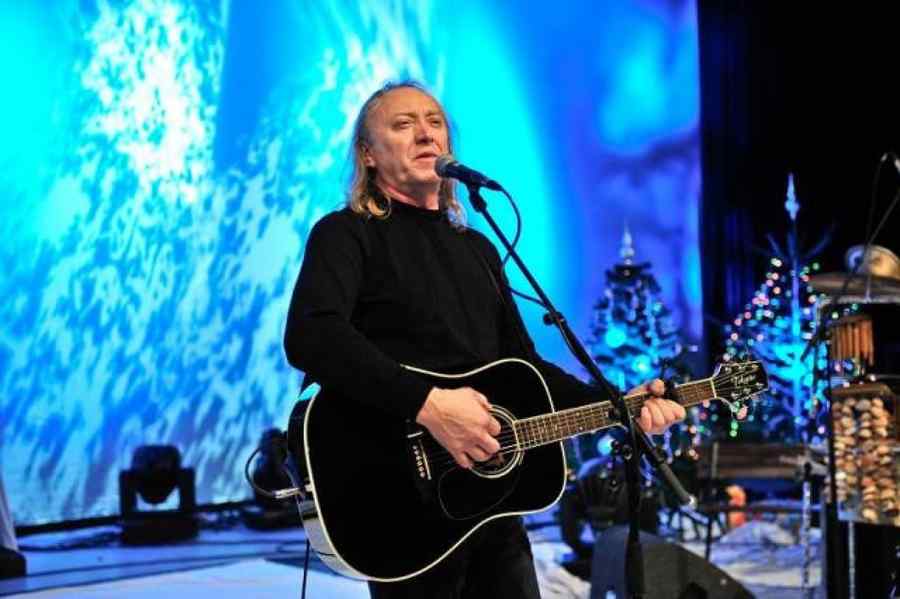 Zvon de colindă, magie şi farmec liric în aşteptarea Crăciunului