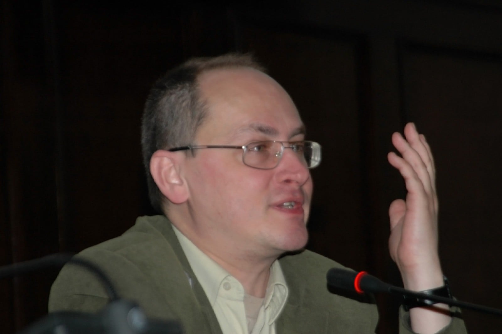 Cine este adevăratul autor al filmului? Scenaristul sau regizorul?