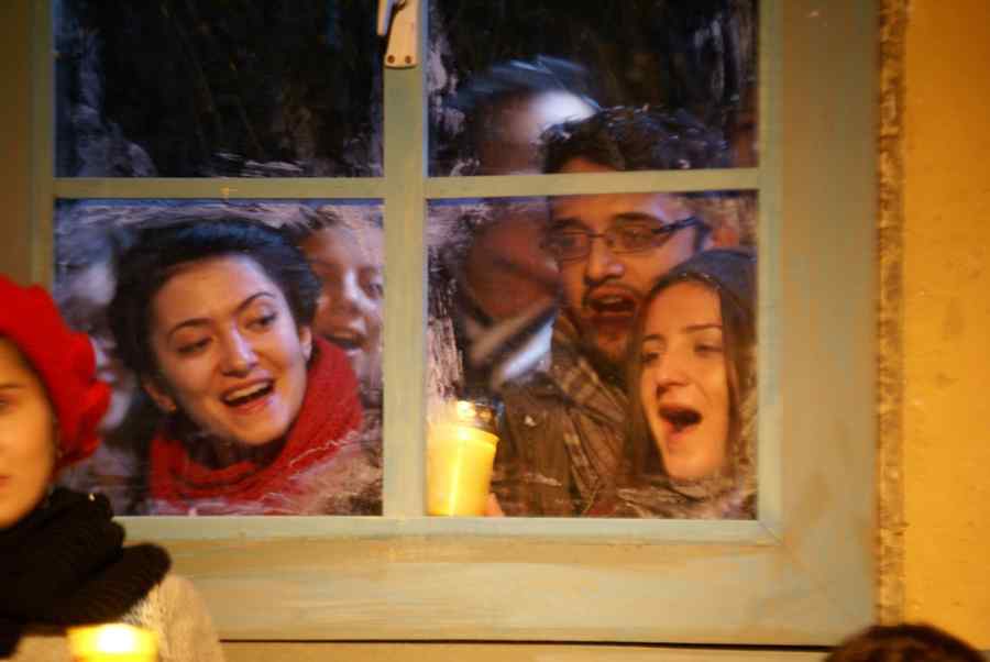 Decembrie vine cu surprize teatrale