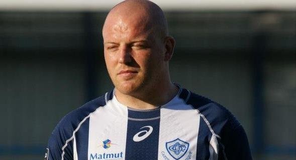 Campion al Franţei cu steagul românesc