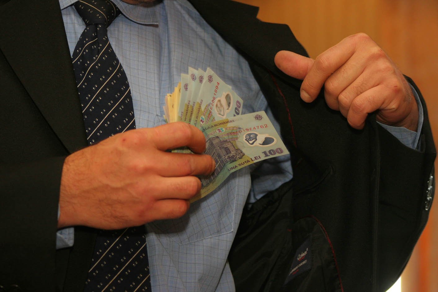 Salariile de la ANRE stârnesc scandal