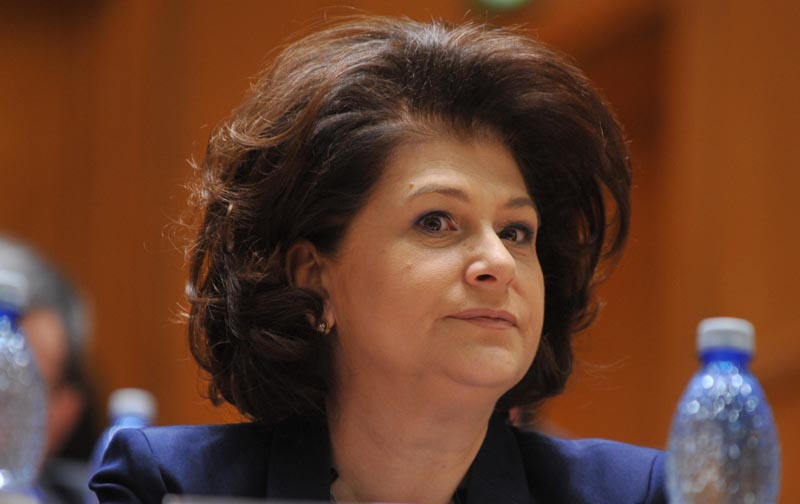Rovana Plumb dă bani frumoşi ca să afle ce cred ziariştii despre minister