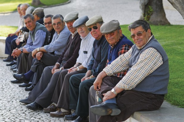 Vor face septuagenarii legea în politică?