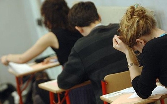 Ispas: Profesorul nu s-a transformat în otreapa societăţii