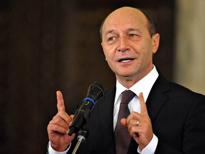 Băsescu insistă: Încă mai avem câte un politician care are tentaţia de a nu recunoaşte Holocaustul