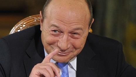 Băsescu, la Tel Aviv, despre bileţelul pus la Zidul Plângerii: Să vedeţi ce alertă va fi acasă