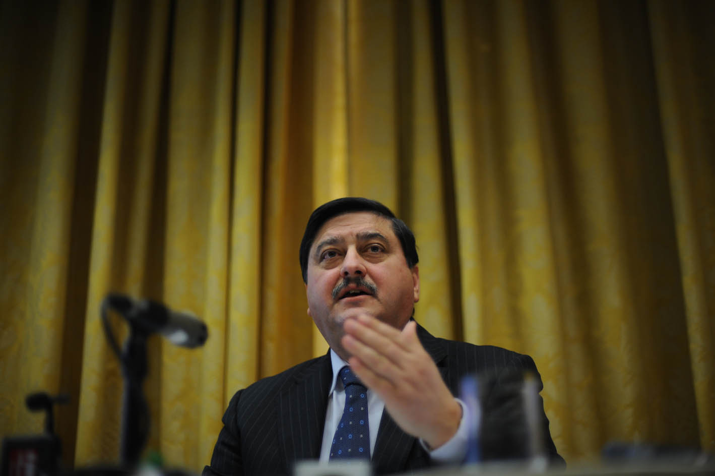 Ministrul delegat pentru energie, „pe mână” cu noii „băieţi deştepţi”