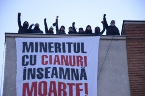 Protest pe acoperişul Minvest Deva
