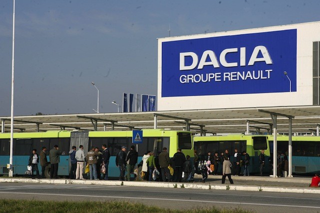 Dacia reporneşte progresiv