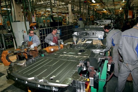 Cum rezolvă România criza care a lovit industria auto