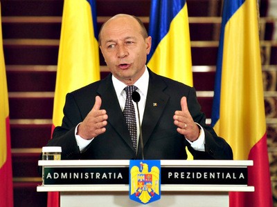 Băsescu: România consideră ilegal referendumul din Crimeea