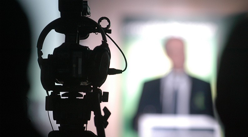 Politica şi divertismentul la TV