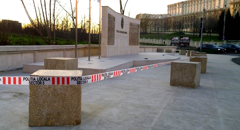 Monumentul din Piața Francofoniei, interzis  skaterilor
