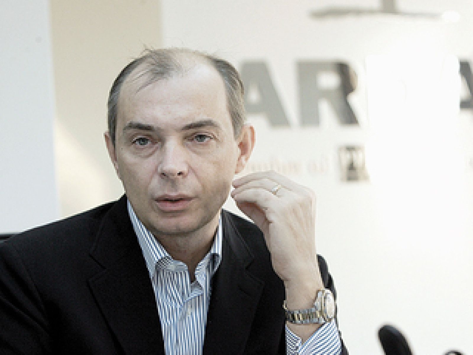 Daniel Tudor, acuzat de colaborare cu Securitatea
