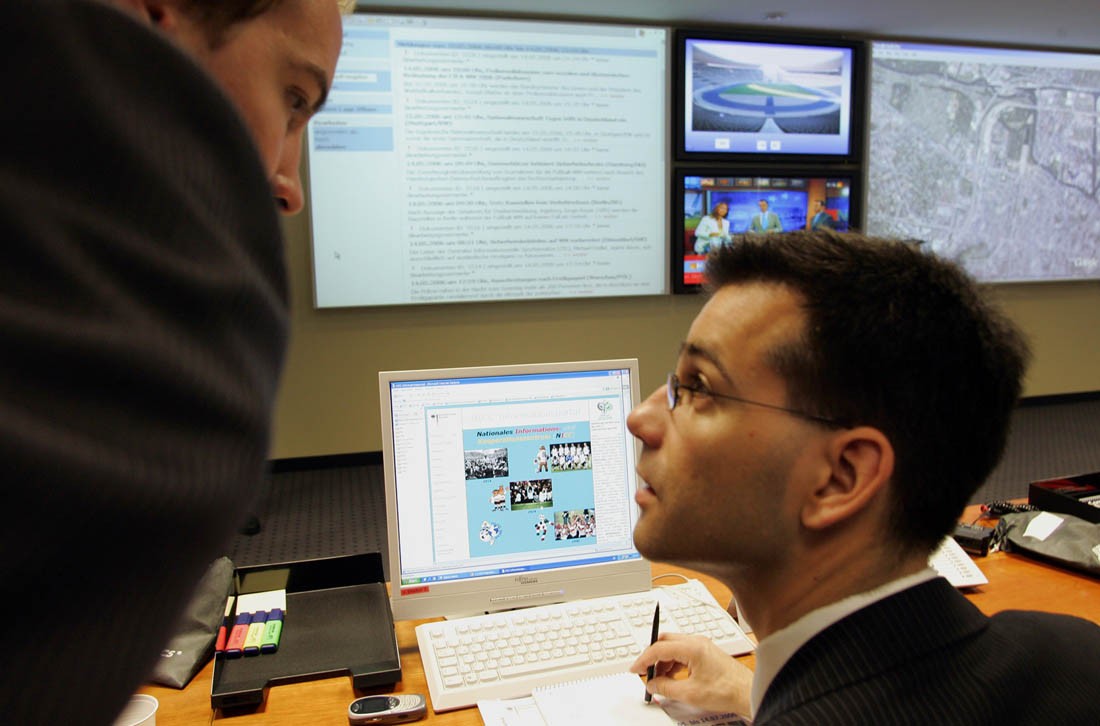 Milioane plătite unor consultanți care să-i învețe pe funcționari cu calculatorul