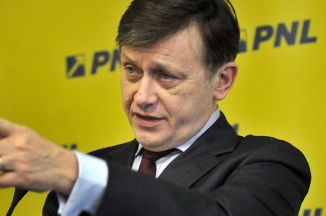 „Dl Ponta vorbește despre un președinte cumințel, eventual care să cumpere covrigi cu Dragnea”