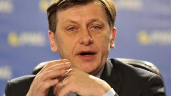 „Daniel Constantin e ridicol; fiind totusi un exemplar inteligent, că nu e un prost”