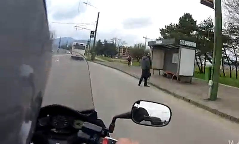 A pierdut autobuzul dar a beneficiat de un ajutor nesperat