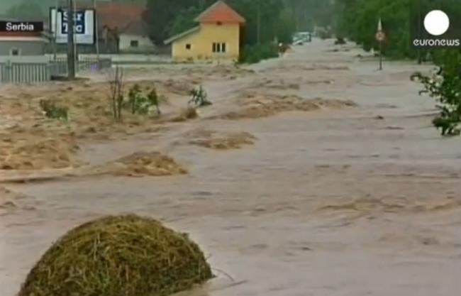 Inundații catastrofale în Balcani, soldate cu zeci de morți (Video)